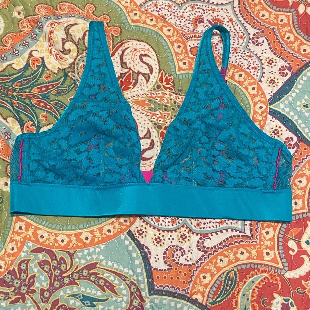Victoria's Secret size M teal leopard print bralette EUC